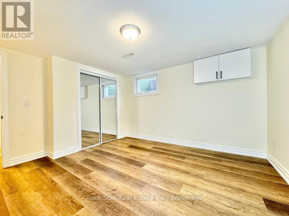 Photo 12 of 36 Highcourt Crescent, St Catharines ON