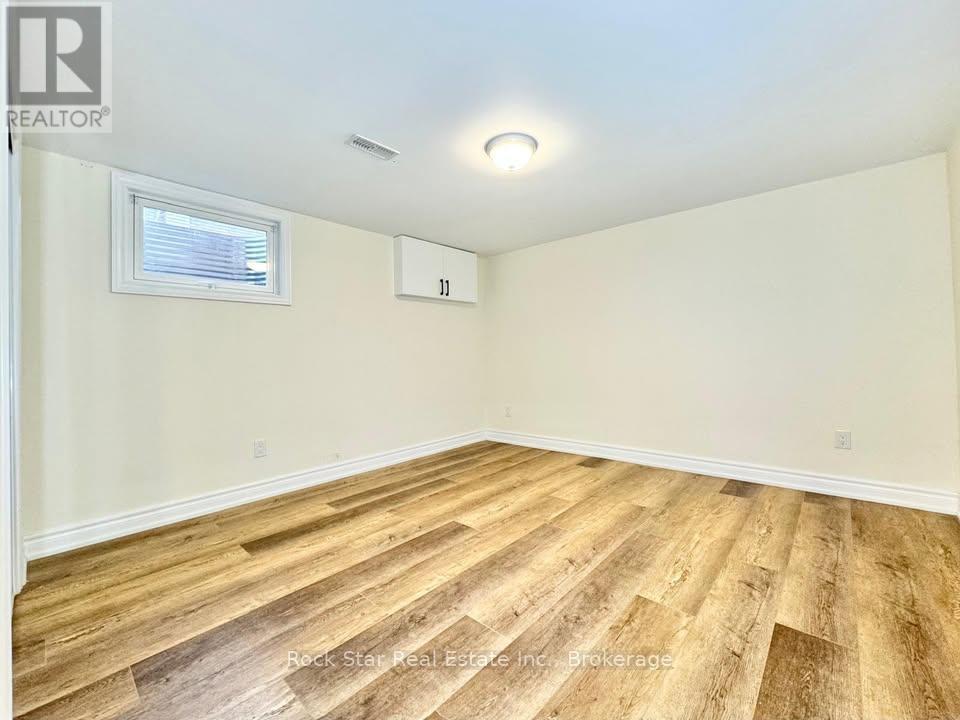 Photo 13 of 36 Highcourt Crescent, St Catharines ON