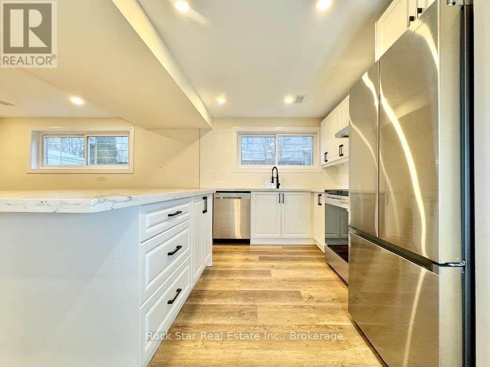 Photo 14 of 36 Highcourt Crescent, St Catharines ON