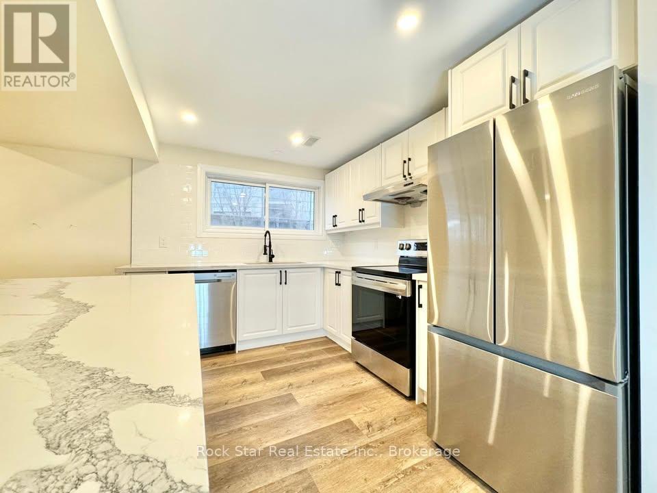 Photo 15 of 36 Highcourt Crescent, St Catharines ON