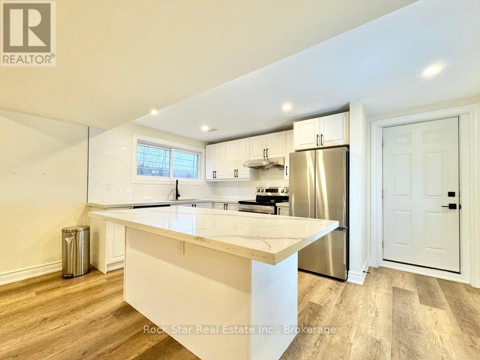 Photo 16 of 36 Highcourt Crescent, St Catharines ON