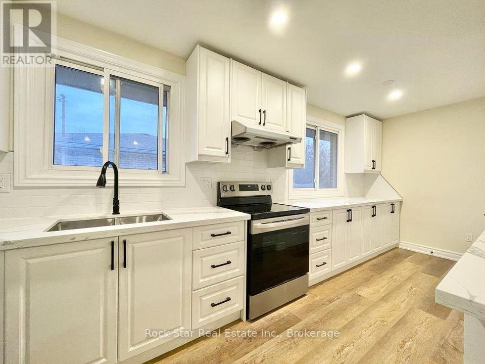 Photo 2 of 36 Highcourt Crescent, St Catharines ON
