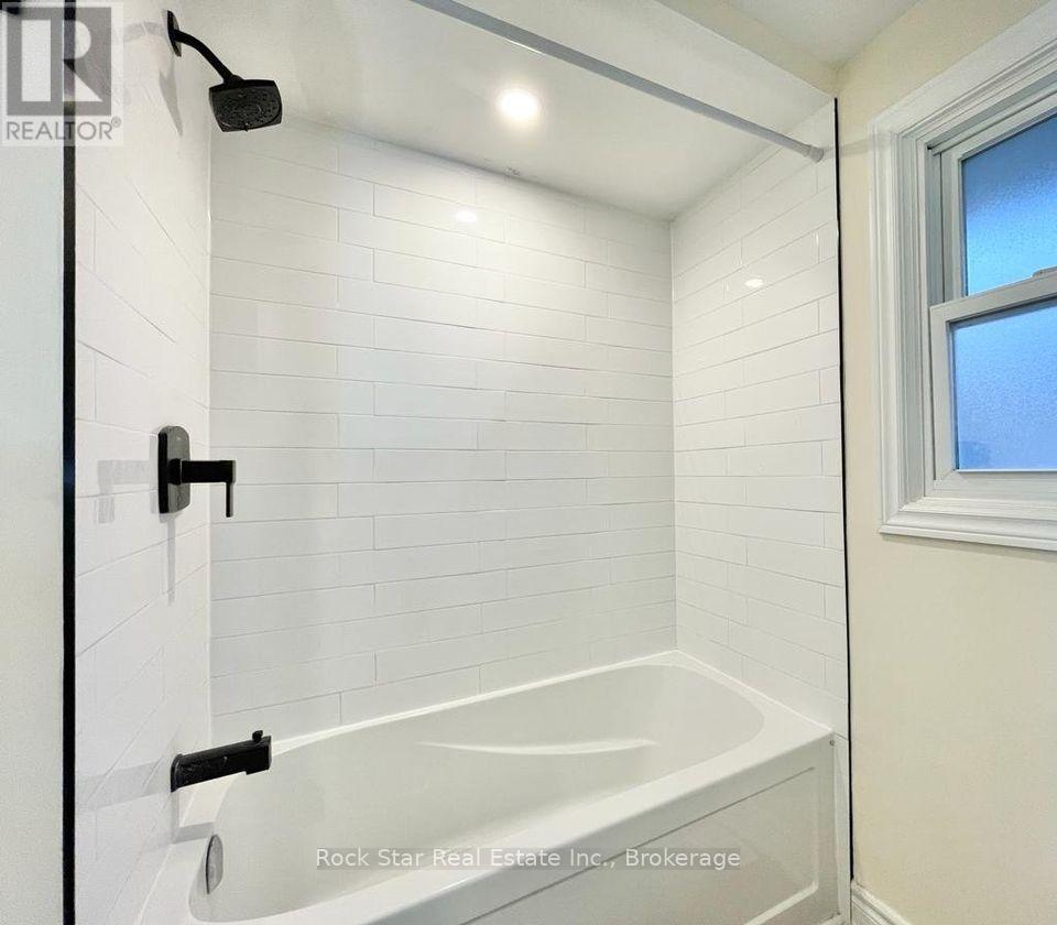 Photo 20 of 36 Highcourt Crescent, St Catharines ON