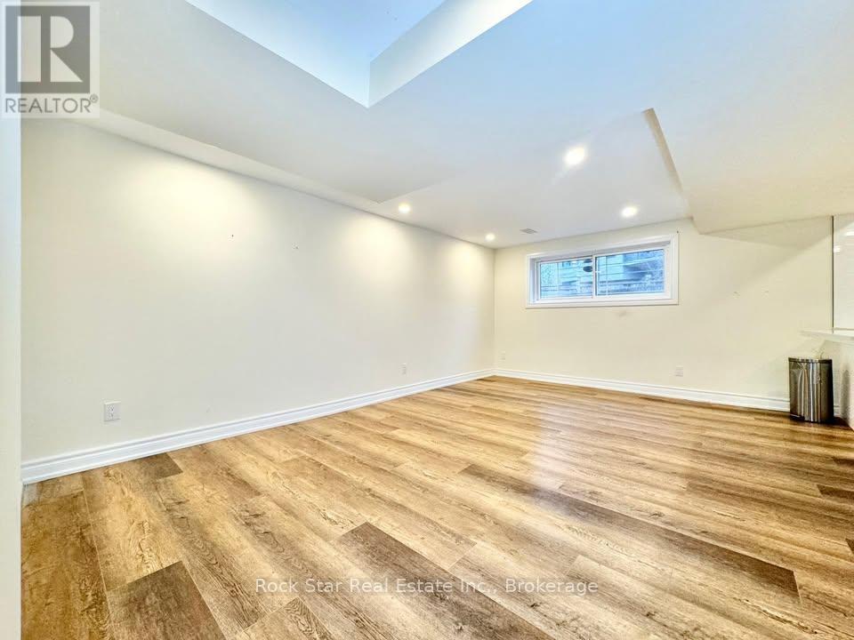 Photo 22 of 36 Highcourt Crescent, St Catharines ON