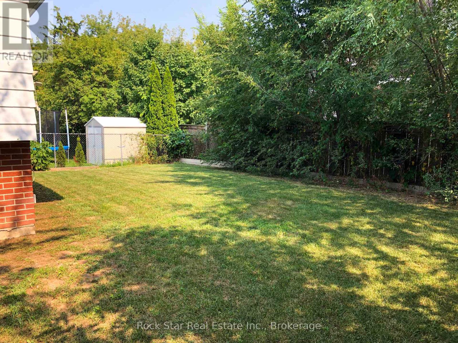 Photo 23 of 36 Highcourt Crescent, St Catharines ON