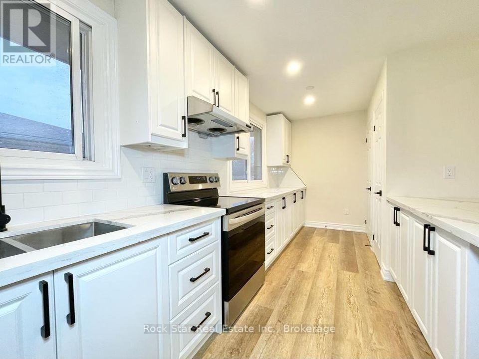 Photo 3 of 36 Highcourt Crescent, St Catharines ON