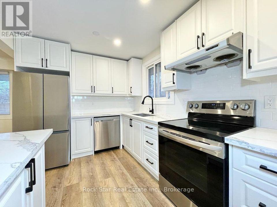 Photo 4 of 36 Highcourt Crescent, St Catharines ON