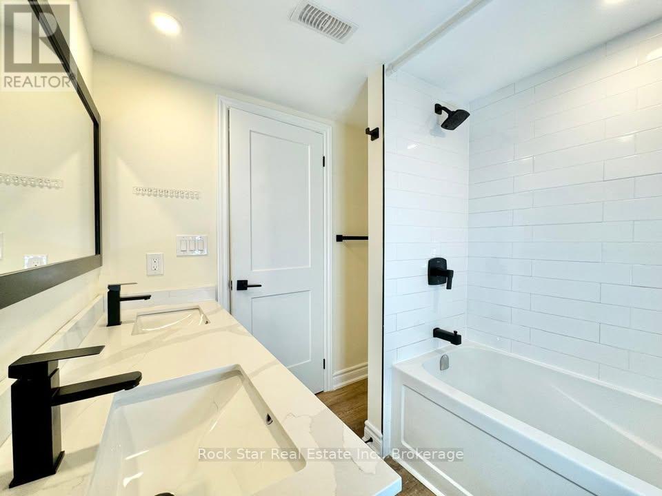 Photo 6 of 36 Highcourt Crescent, St Catharines ON