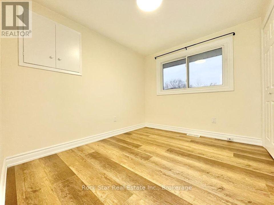 Photo 8 of 36 Highcourt Crescent, St Catharines ON