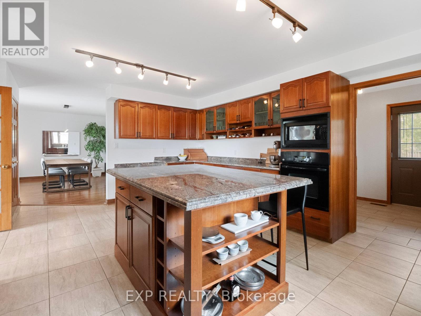 Photo 11 of 3446 Black Creek Road, Fort Erie ON