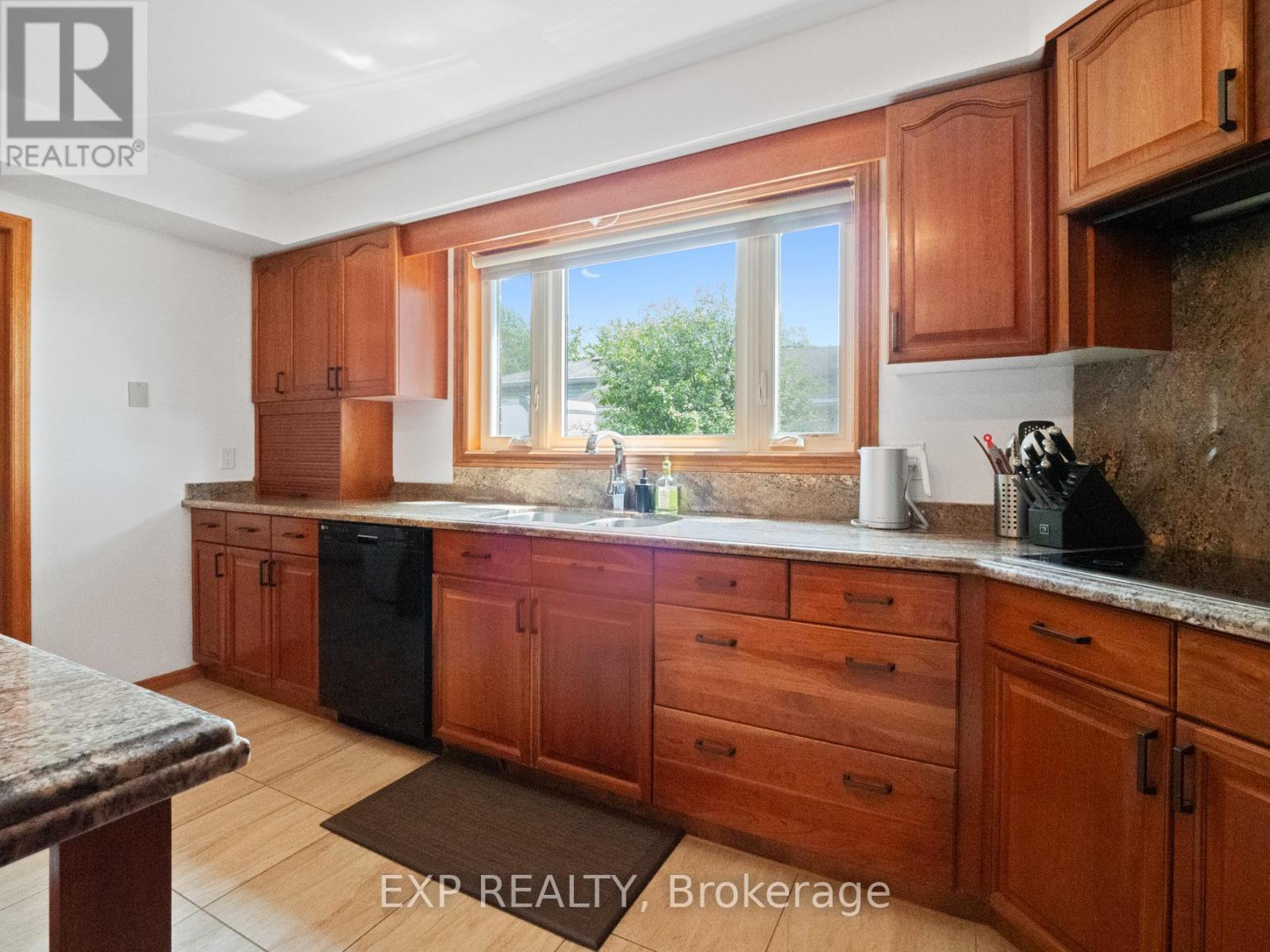 Photo 9 of 3446 Black Creek Road, Fort Erie ON