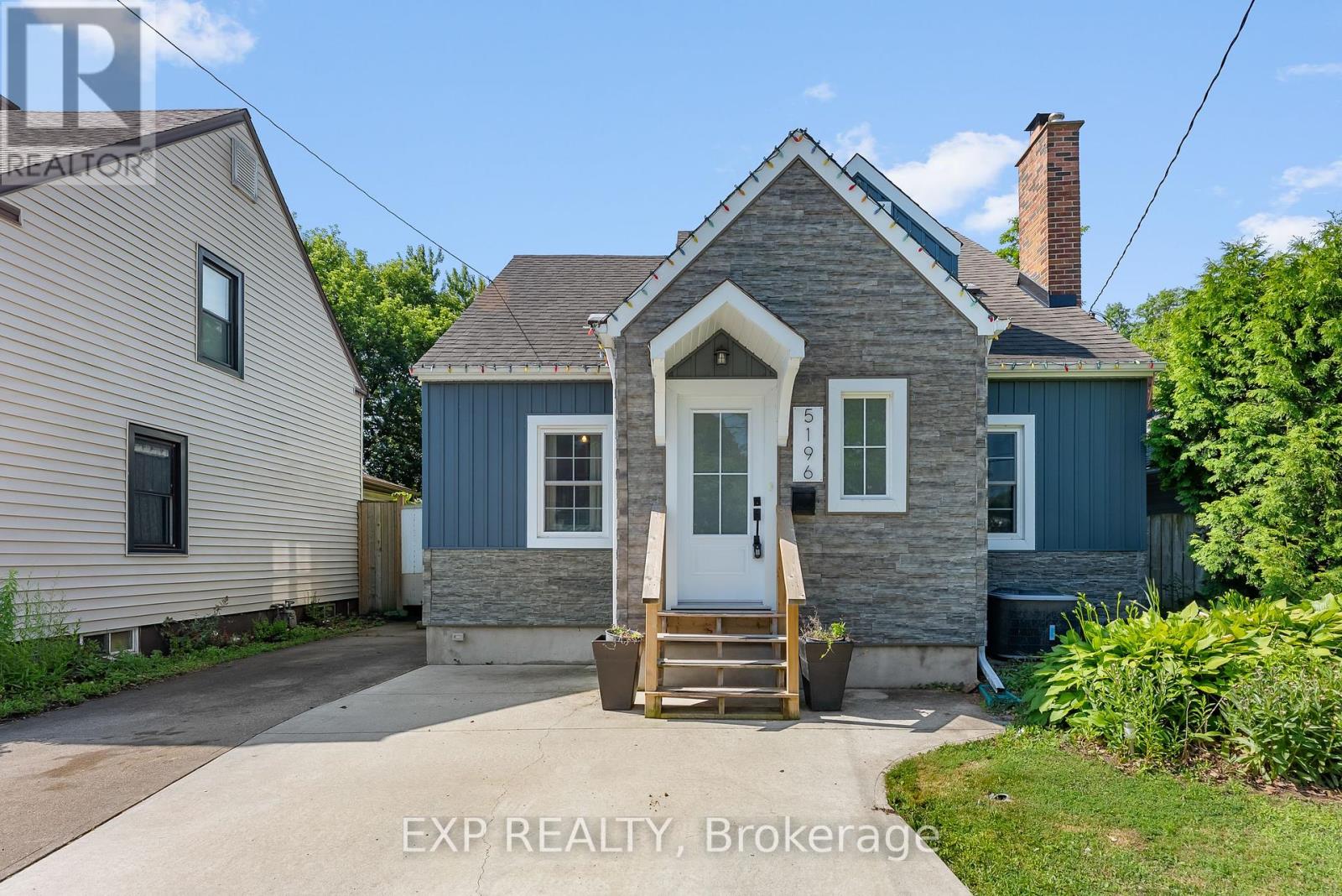 Photo 2 of 5196 Valley Way, Niagara Falls ON
