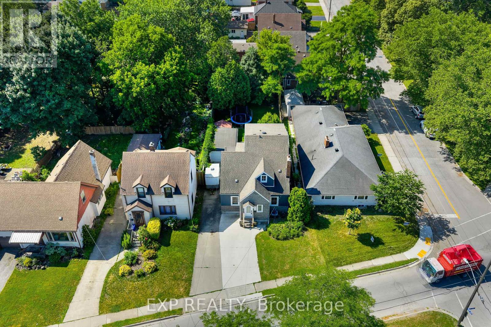 Photo 3 of 5196 Valley Way, Niagara Falls ON