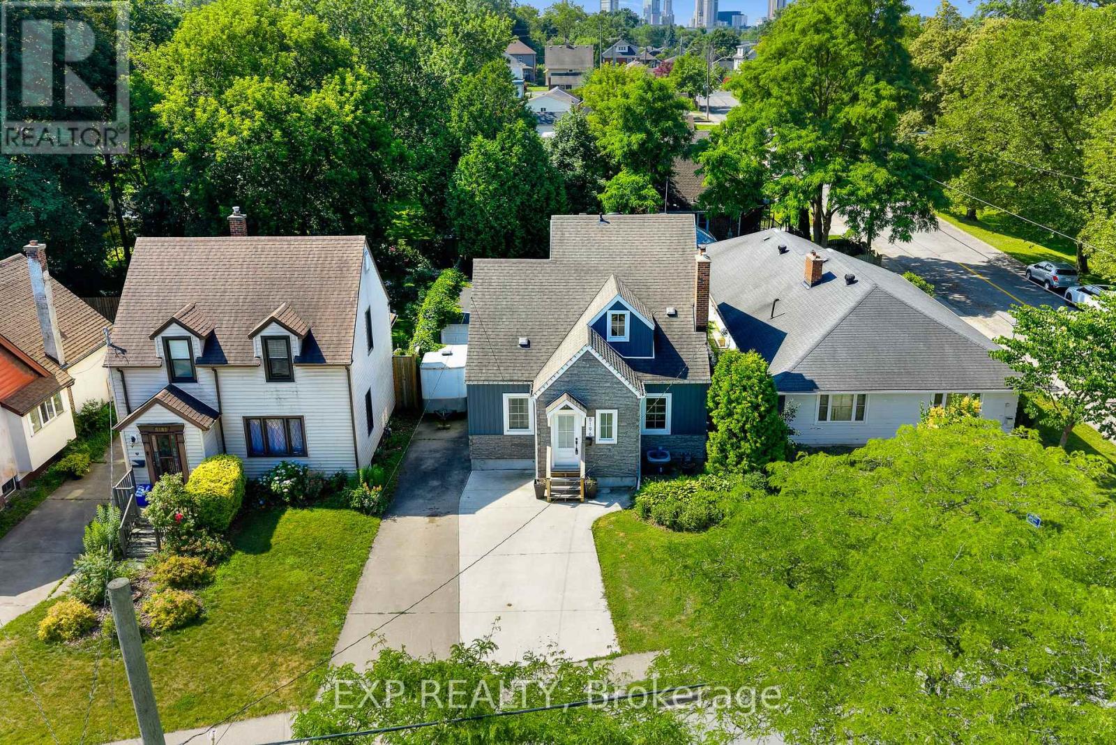 Photo 4 of 5196 Valley Way, Niagara Falls ON