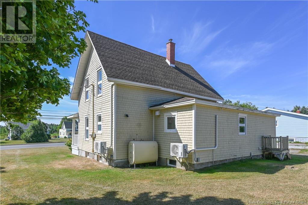 Photo 4 of 351 Saint Pierre E Boulevard, Caraquet NB