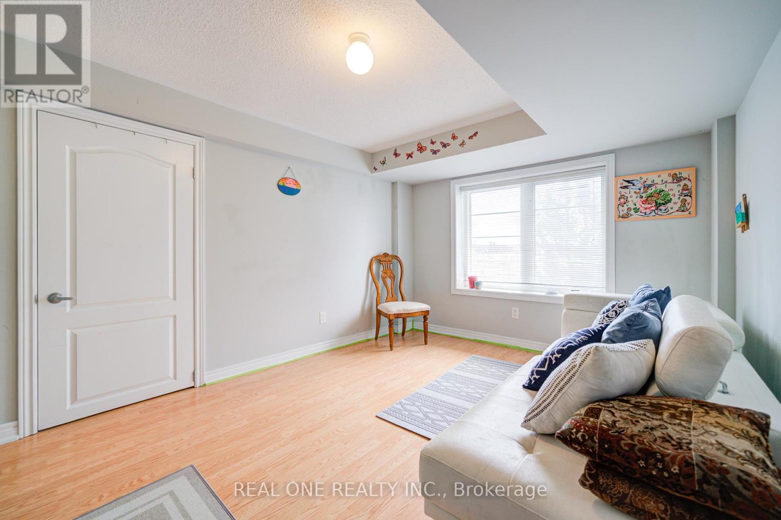 Photo 7 of 87 Zokol Drive, Aurora ON