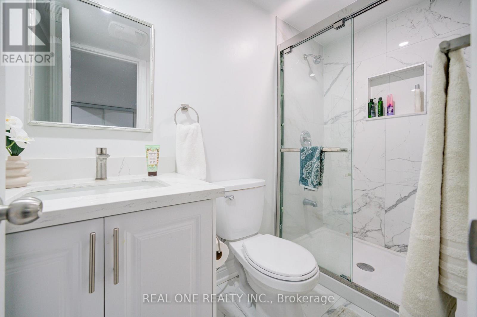 Photo 27 of 87 Zokol Drive, Aurora ON