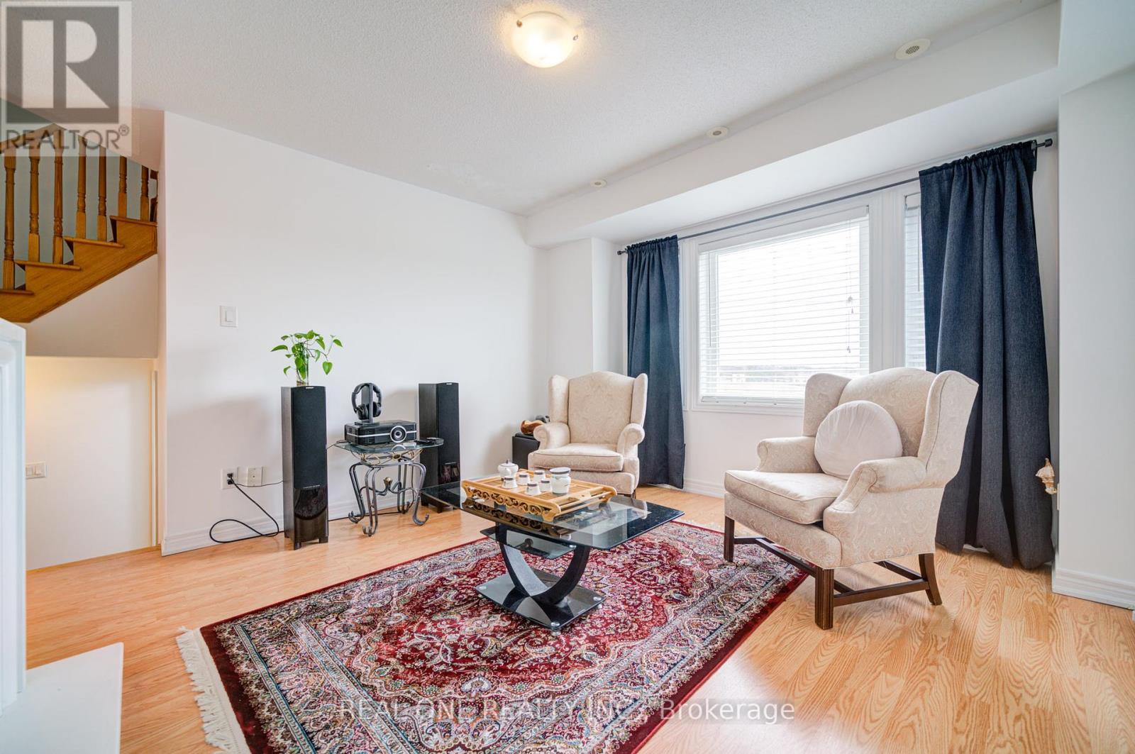 Photo 13 of 87 Zokol Drive, Aurora ON