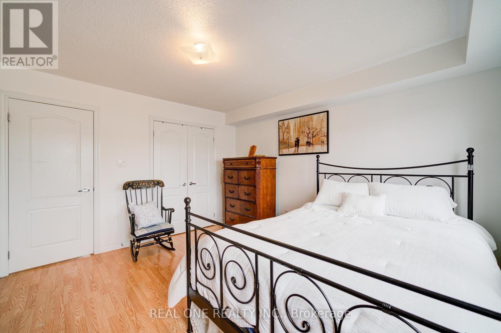 Photo 36 of 87 Zokol Drive, Aurora ON