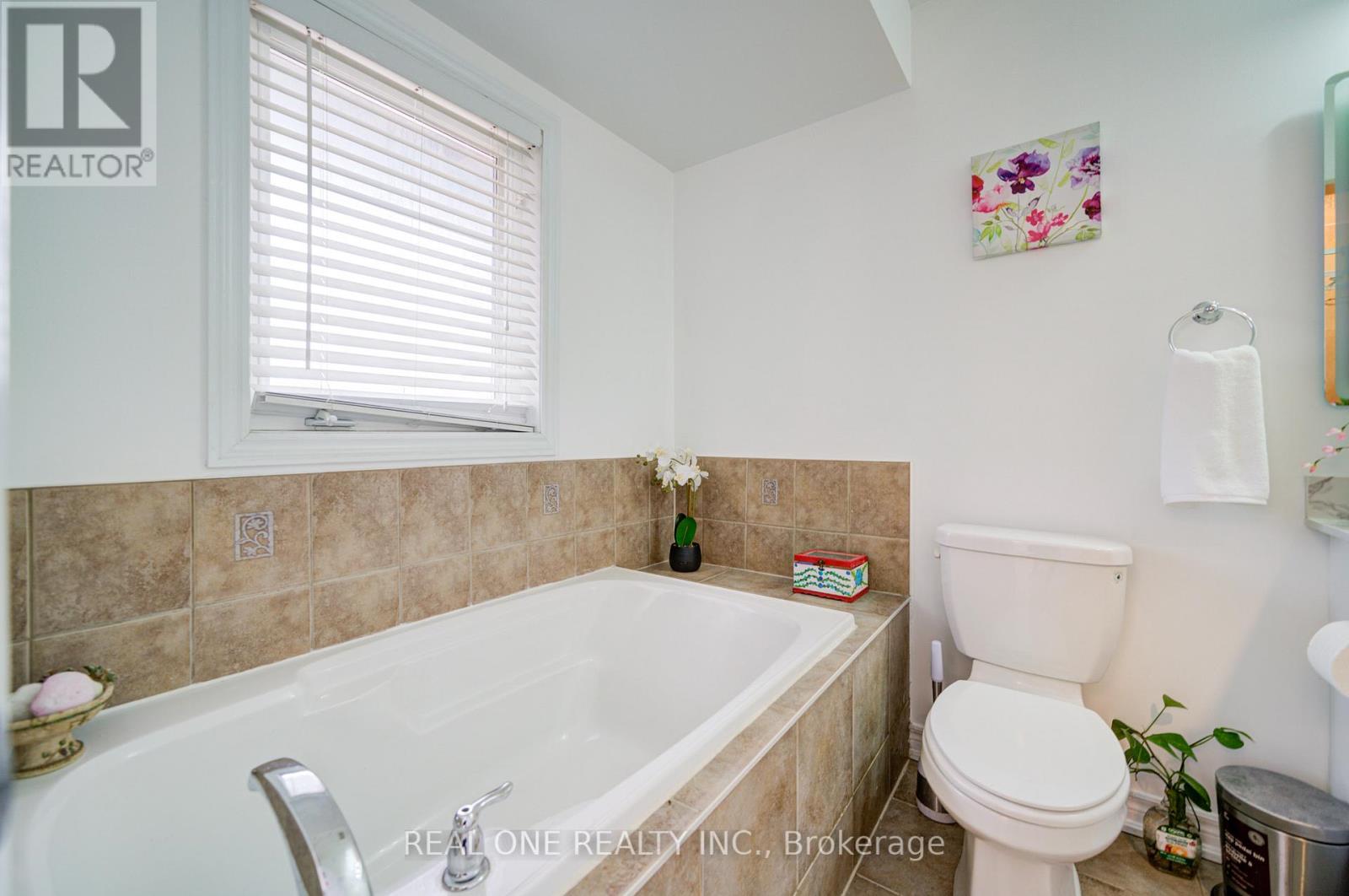Photo 28 of 87 Zokol Drive, Aurora ON