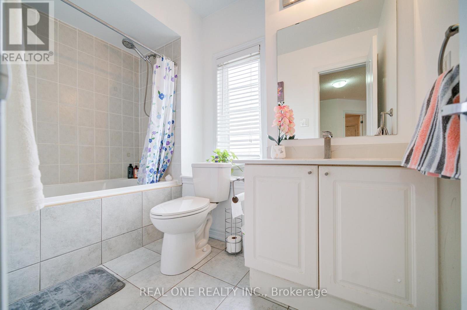 Photo 12 of 87 Zokol Drive, Aurora ON
