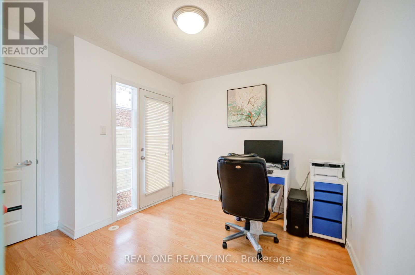 Photo 17 of 87 Zokol Drive, Aurora ON