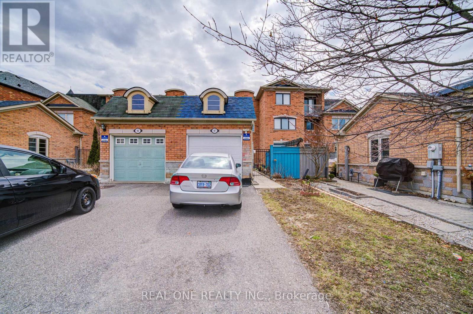 Photo 3 of 87 Zokol Drive, Aurora ON