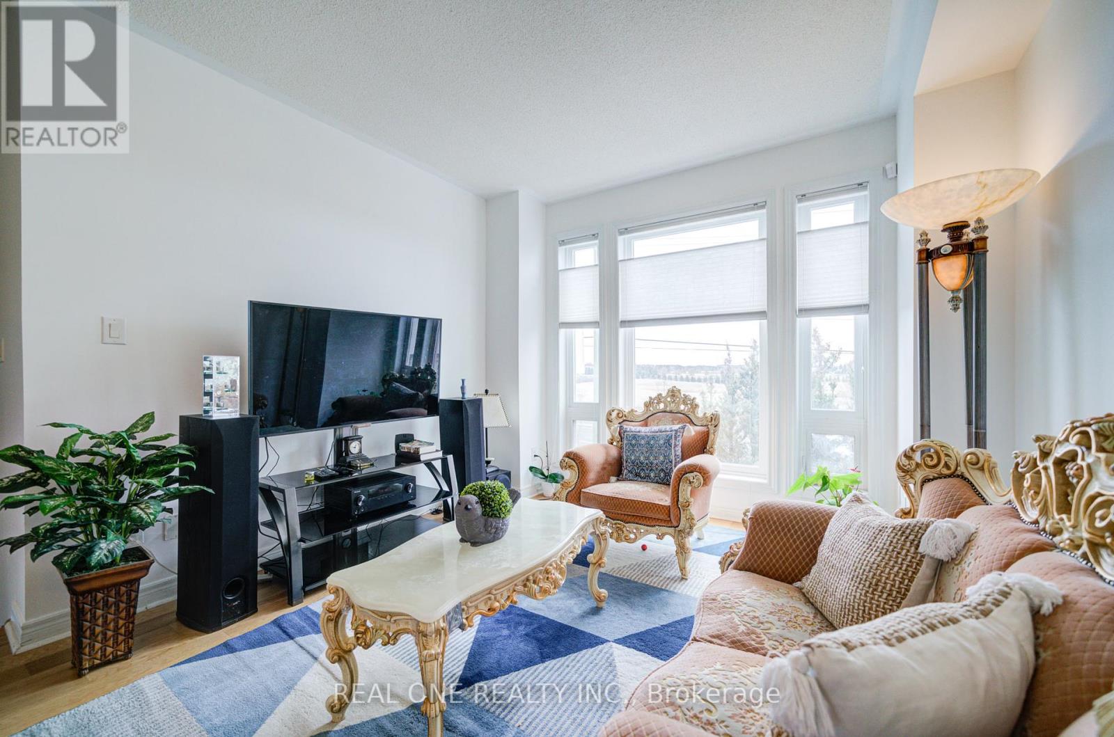 Photo 14 of 87 Zokol Drive, Aurora ON