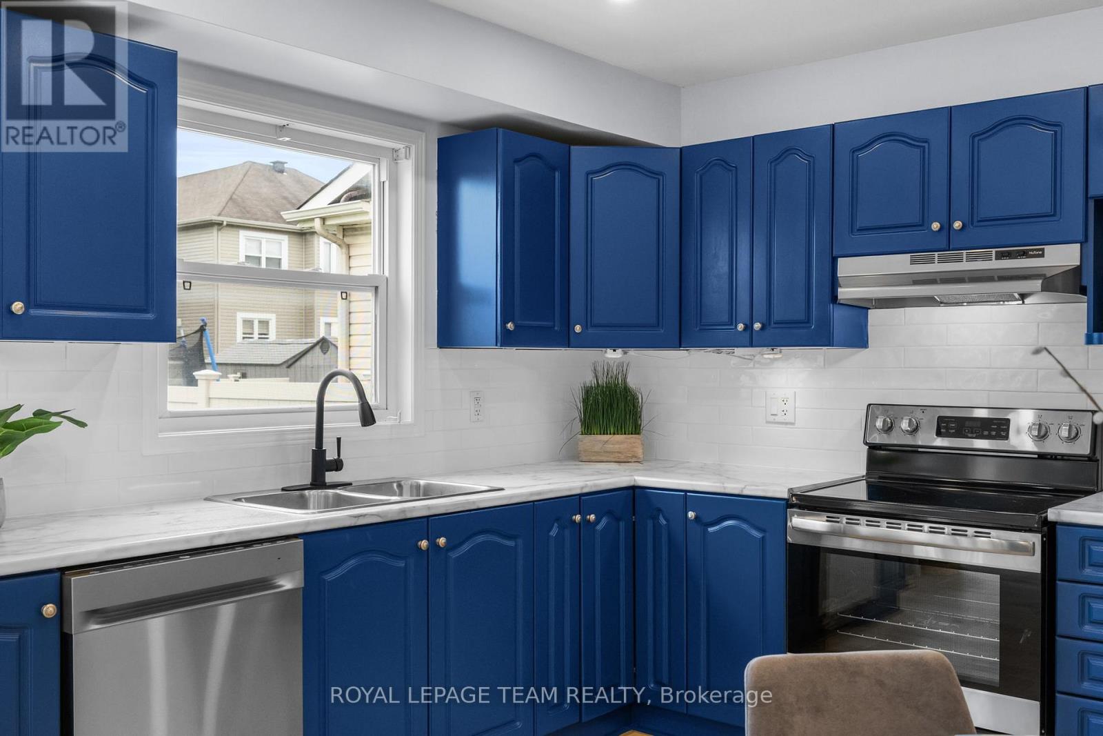 Photo 18 of 381 Moffatt Pond Court, Ottawa ON
