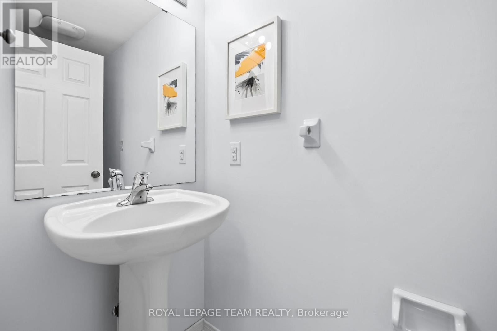 Photo 12 of 381 Moffatt Pond Court, Ottawa ON