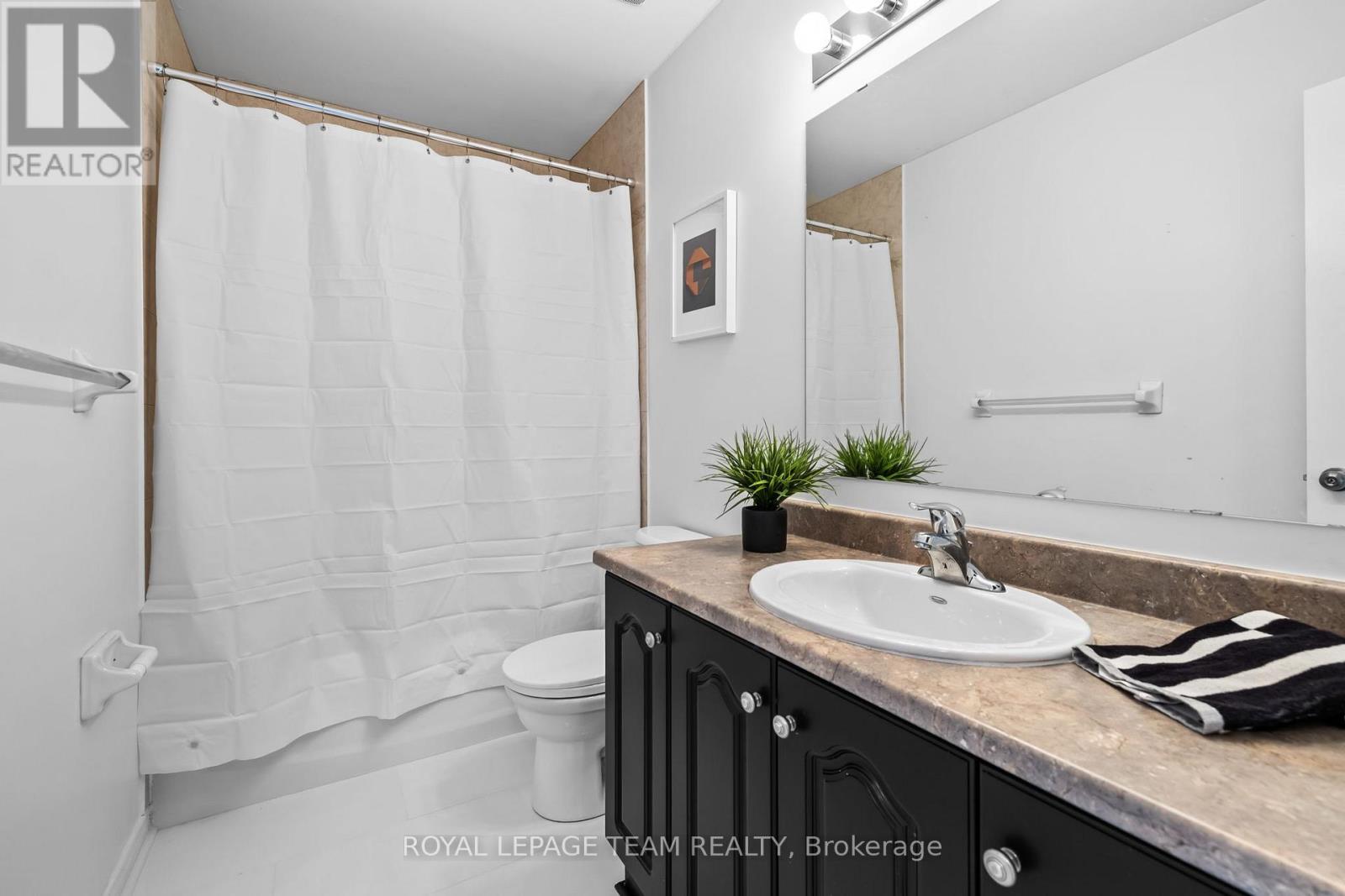 Photo 2 of 381 Moffatt Pond Court, Ottawa ON