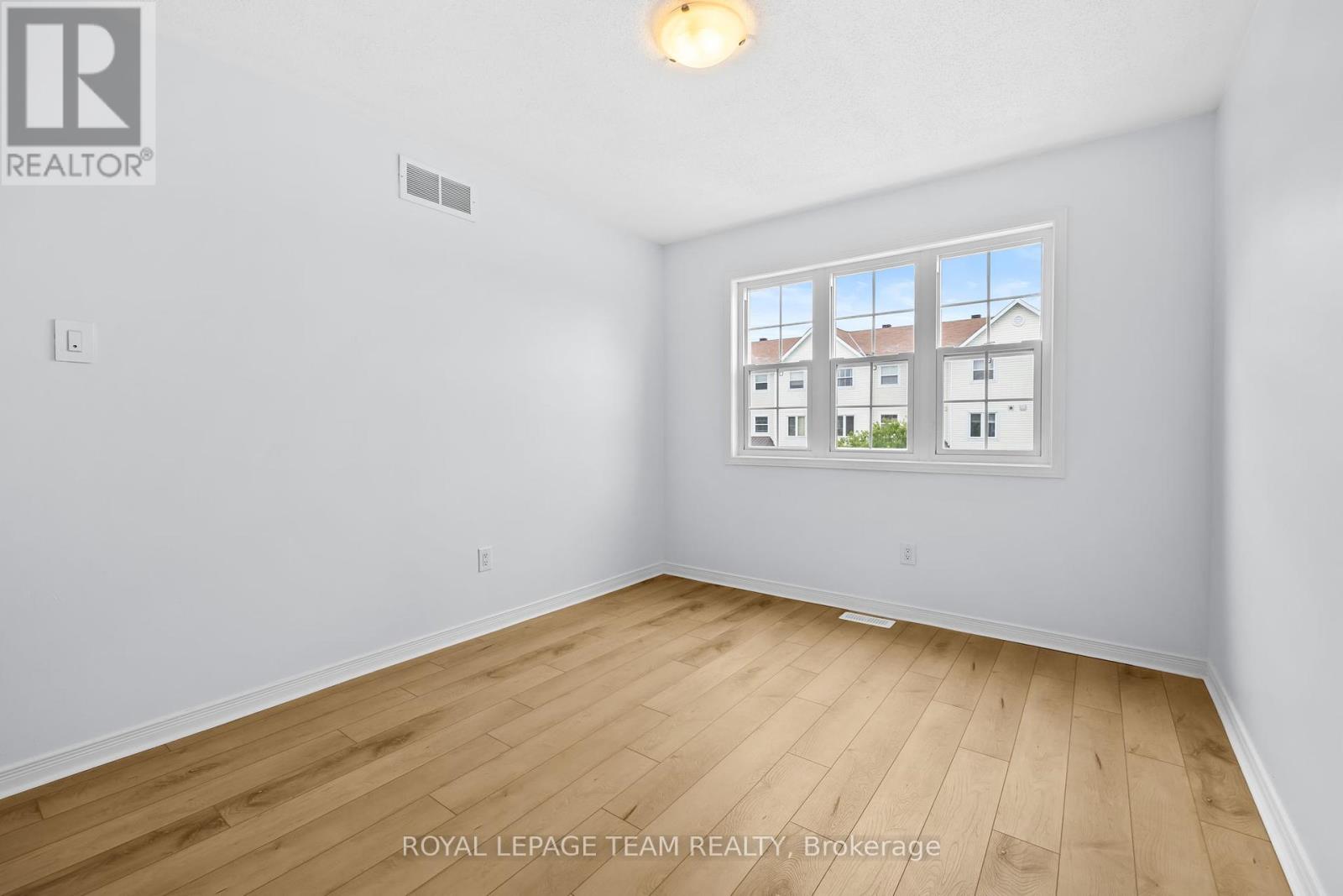 Photo 5 of 381 Moffatt Pond Court, Ottawa ON