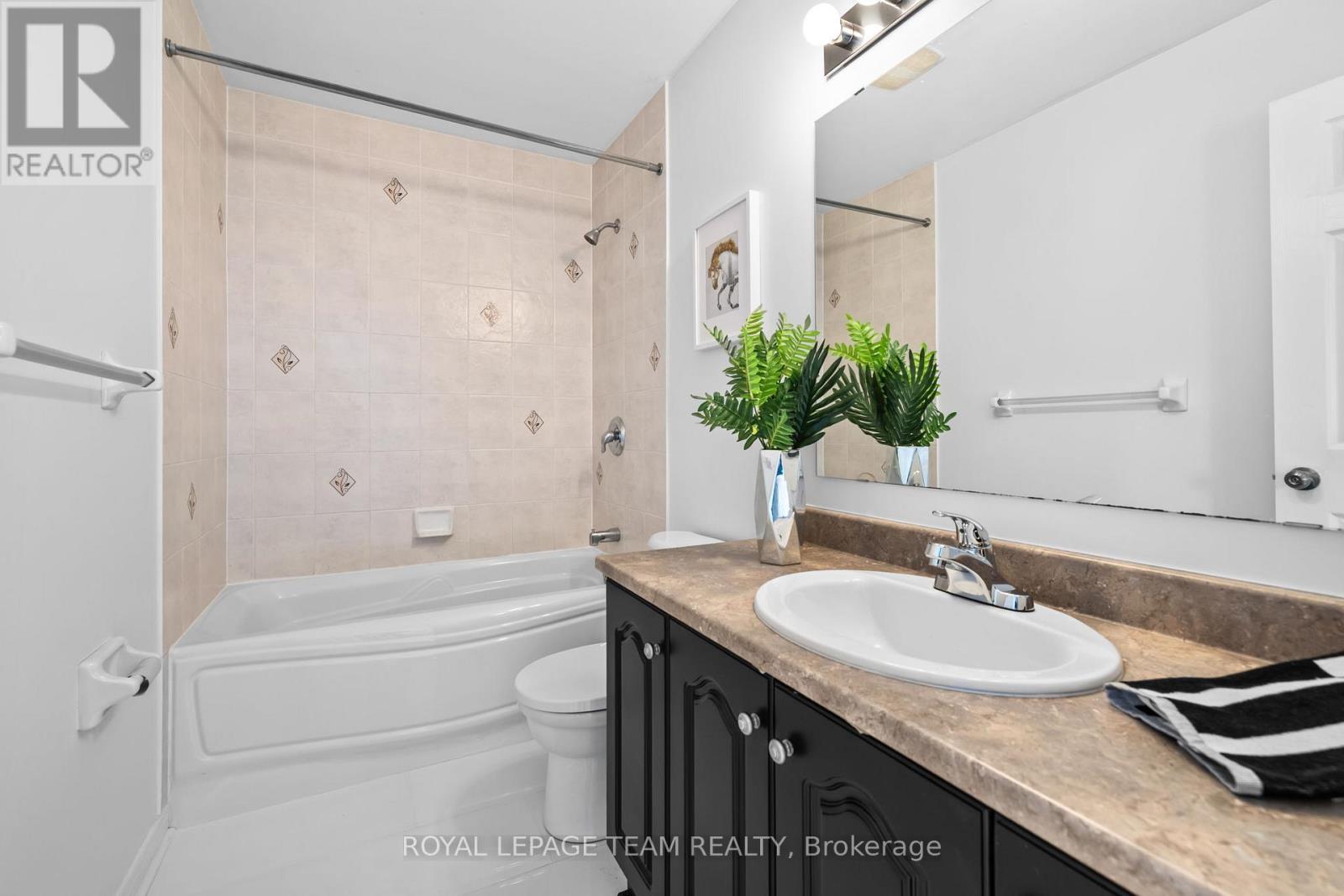 Photo 14 of 381 Moffatt Pond Court, Ottawa ON
