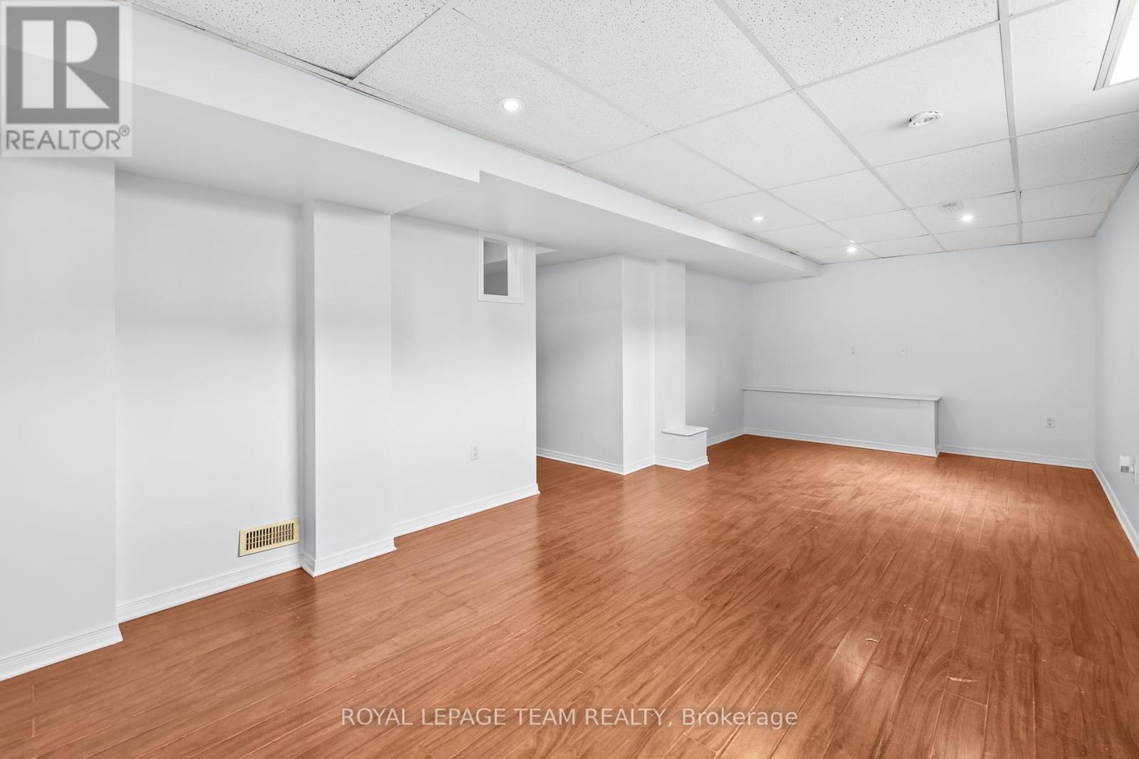 Photo 30 of 381 Moffatt Pond Court, Ottawa ON
