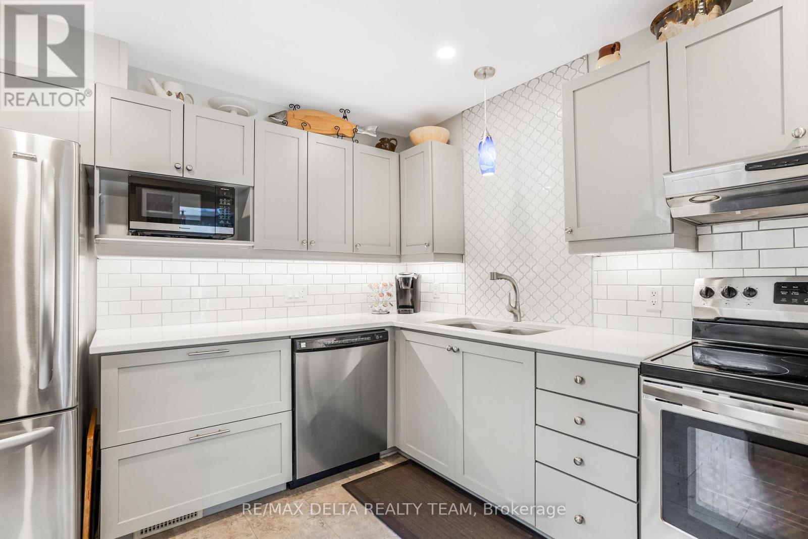 Photo 17 of 6320 Sablewood Place, Ottawa ON