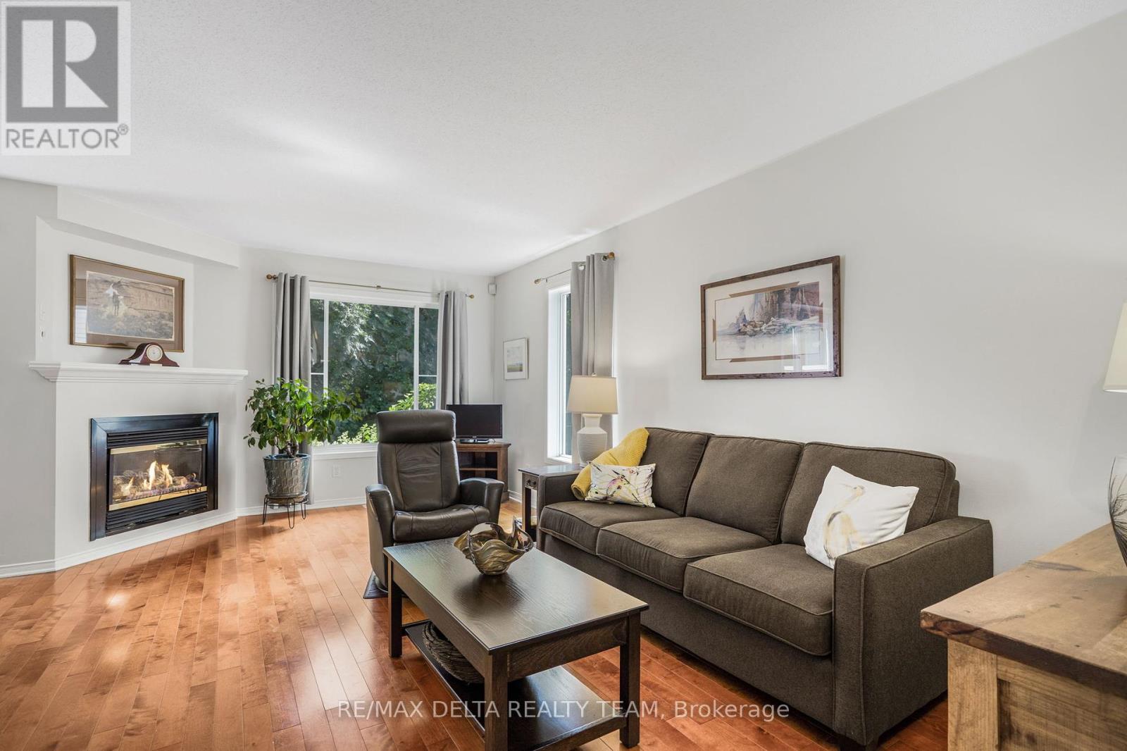Photo 10 of 6320 Sablewood Place, Ottawa ON