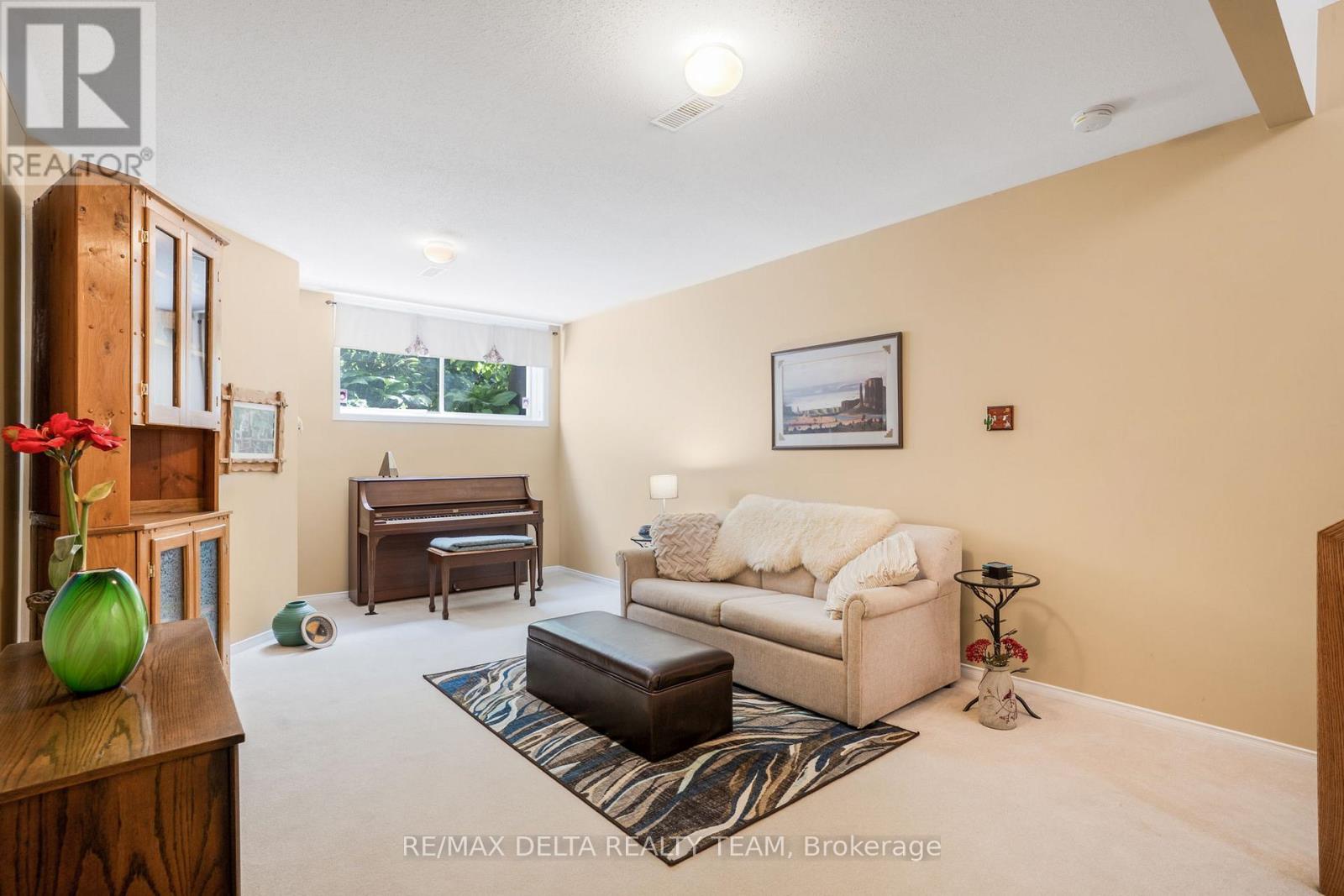 Photo 1 of 6320 Sablewood Place, Ottawa ON