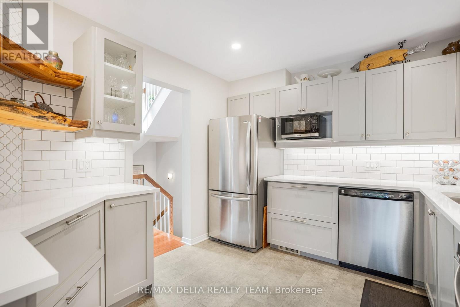 Photo 3 of 6320 Sablewood Place, Ottawa ON