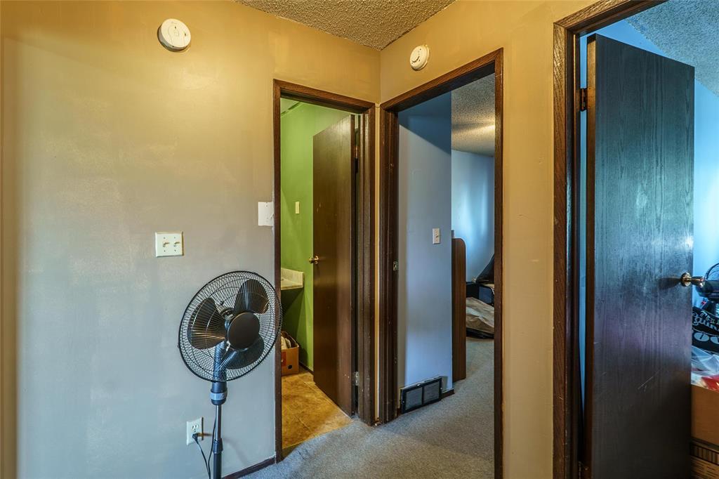 Photo 3 of 794 Chalmers Avenue, Winnipeg MB