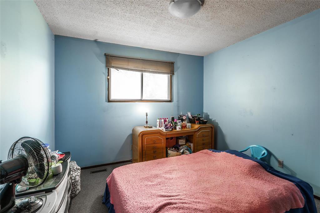 Photo 4 of 794 Chalmers Avenue, Winnipeg MB