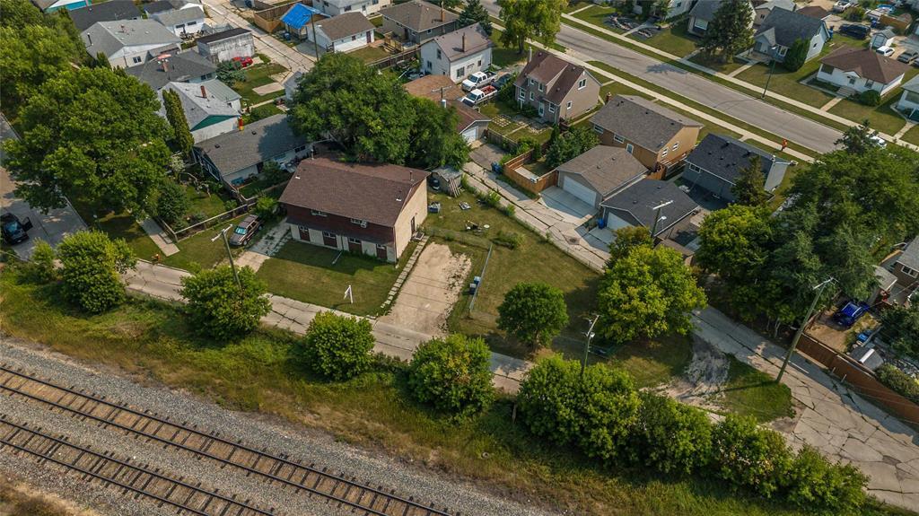 Photo 27 of 794 Chalmers Avenue, Winnipeg MB