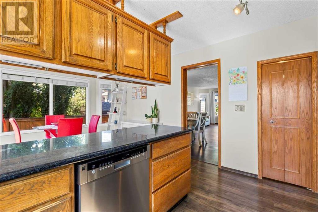 Single Family House for Sale in  Sundown Green SE Sundance Calgary 