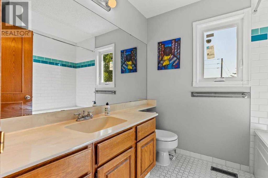 Single Family House for Sale in  Sundown Green SE Sundance Calgary 
