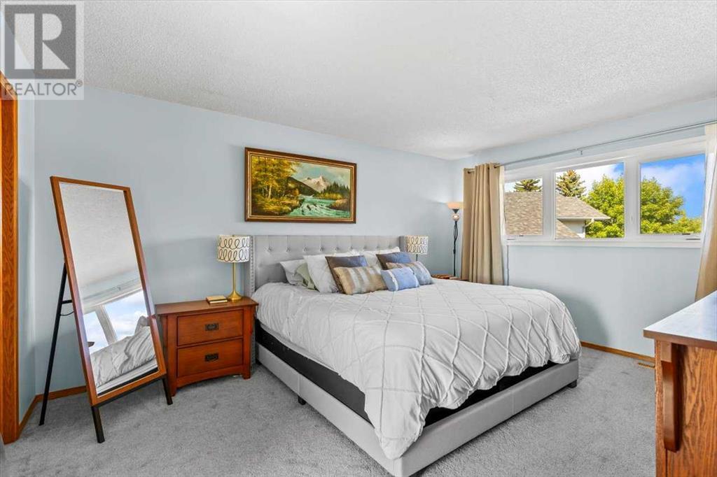 Single Family House for Sale in  Sundown Green SE Sundance Calgary 