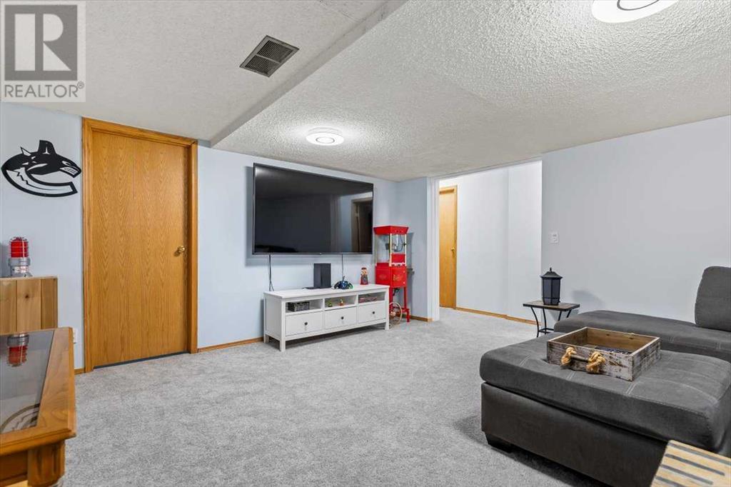 Single Family House for Sale in  Sundown Green SE Sundance Calgary 