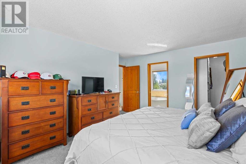 Single Family House for Sale in  Sundown Green SE Sundance Calgary 