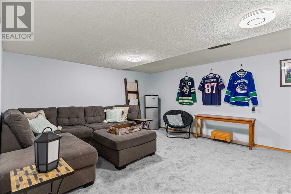 Single Family House for Sale in  Sundown Green SE Sundance Calgary 