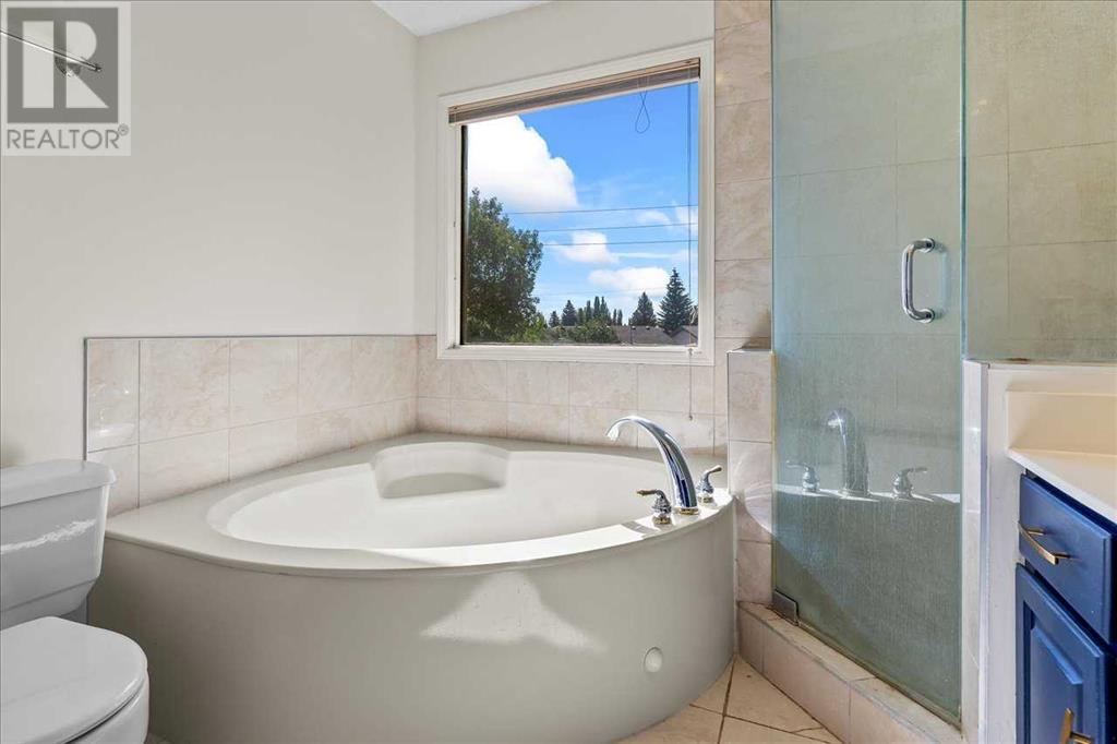 Single Family House for Sale in  Sundown Green SE Sundance Calgary 