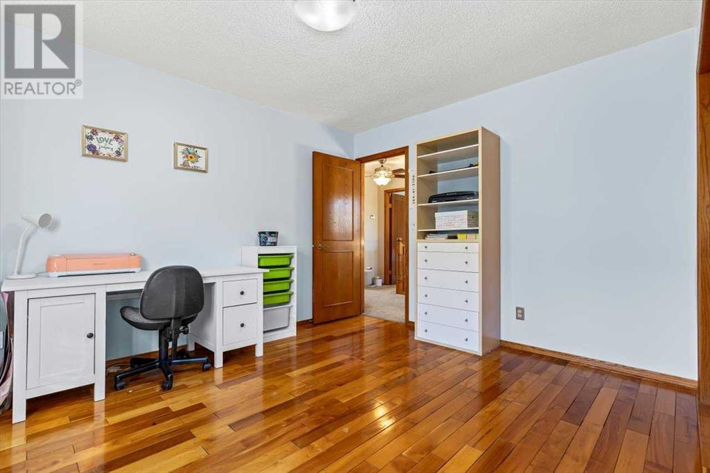 Single Family House for Sale in  Sundown Green SE Sundance Calgary 