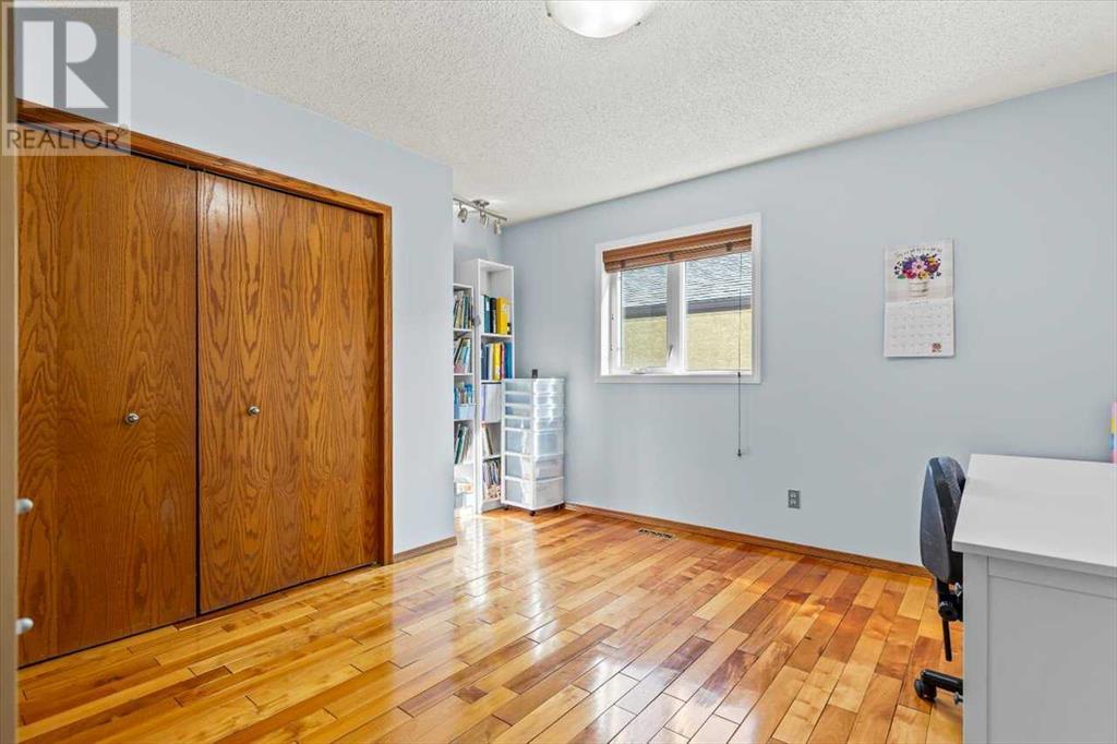Single Family House for Sale in  Sundown Green SE Sundance Calgary 